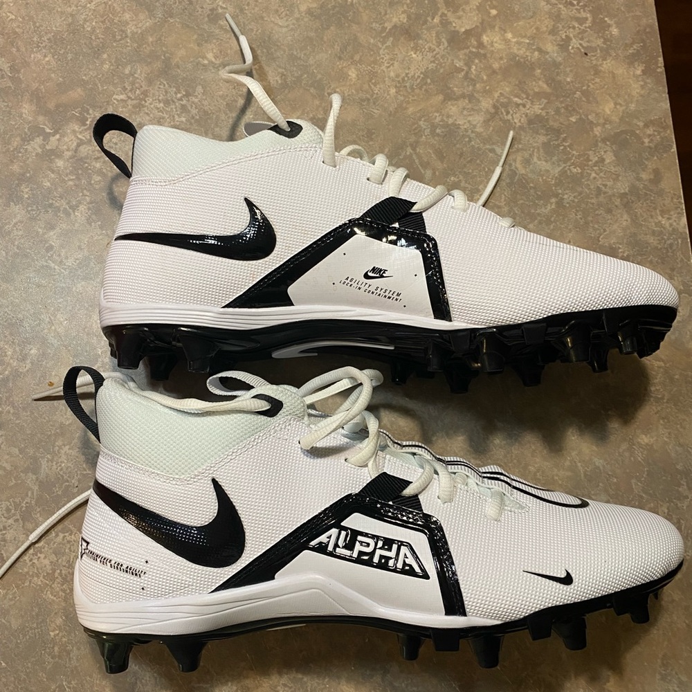 Mens football cleats size 10